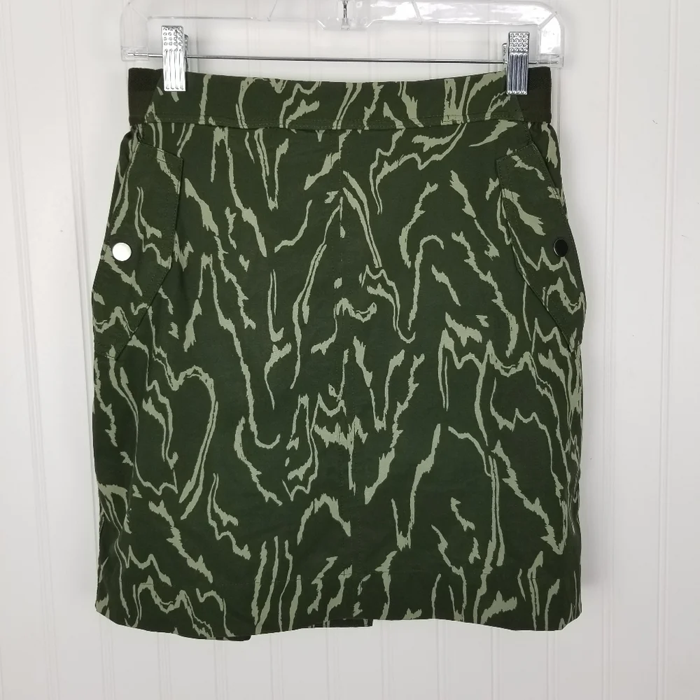 Athleta Womens Vienna Cargo Skort Size 4 Green Built in Shorts Active Print